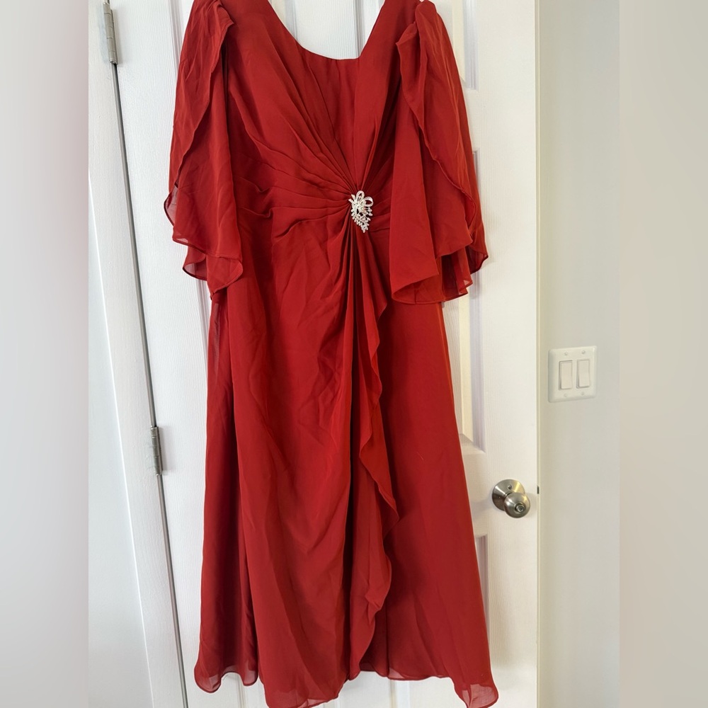 Chic rustic Red/ Orange Dress with Brooch Detail